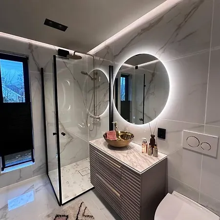 Eksklusiv Enebolig Med Jacuzzi Villa *
