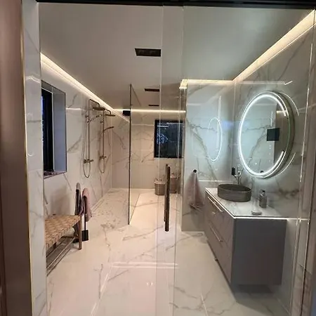 Eksklusiv Enebolig Med Jacuzzi