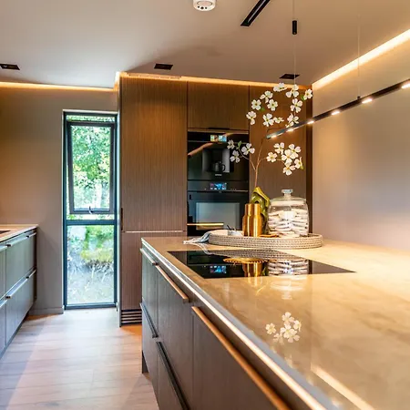 Eksklusiv Enebolig Med Jacuzzi *