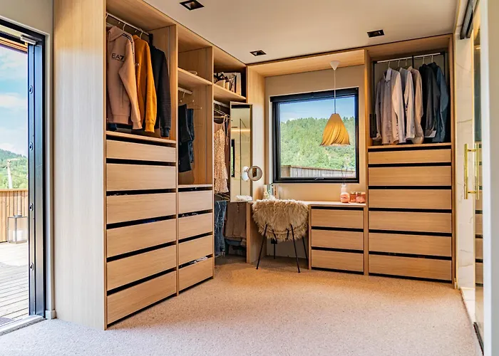 Eksklusiv Enebolig Med Jacuzzi Вілла